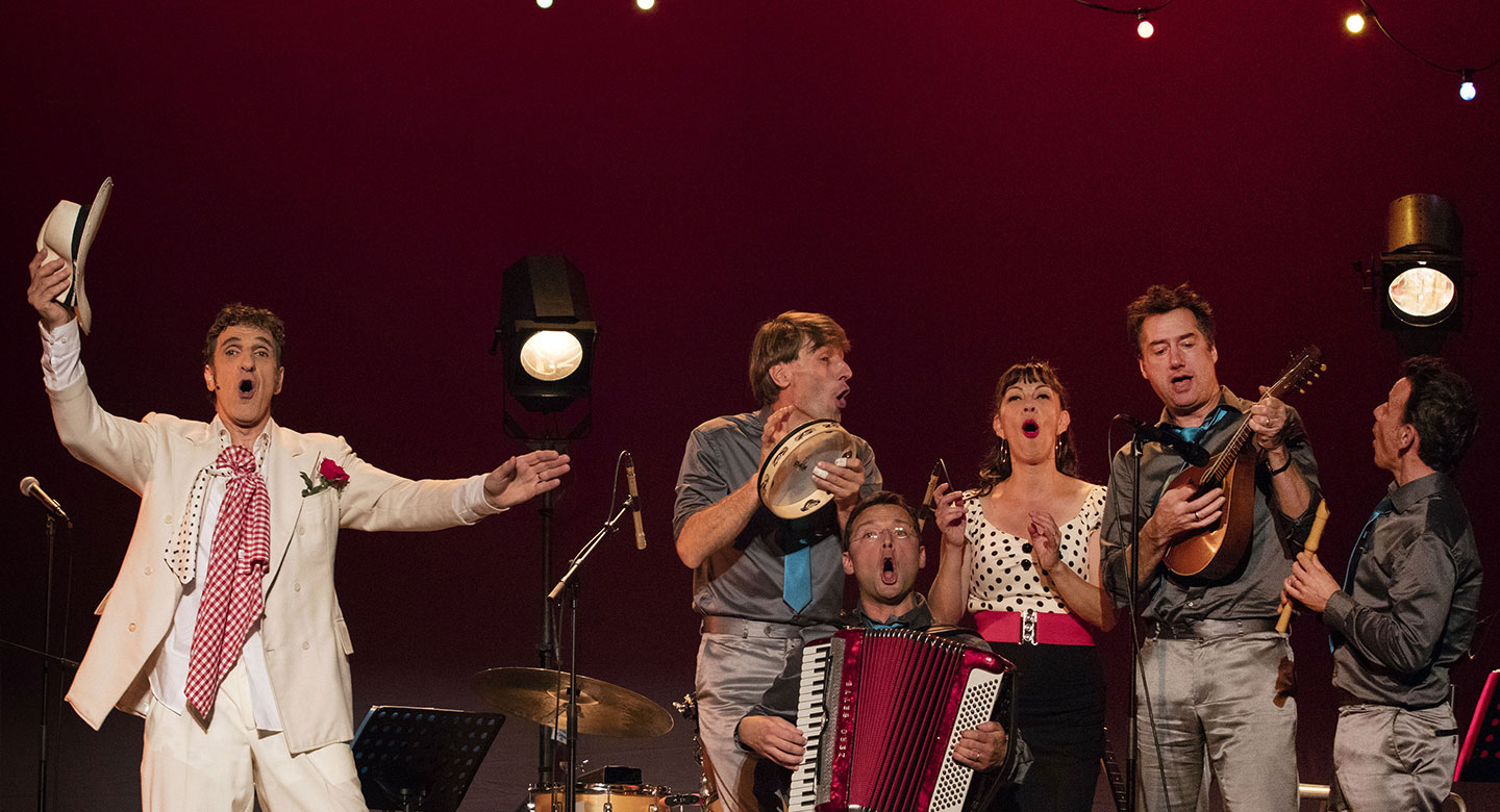 dino fait son crooner, shirley fait sa crâneuse